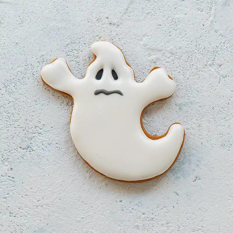 Ručně zdobený perníček ve tvaru ducha na Halloween od Dortoff Nymburk