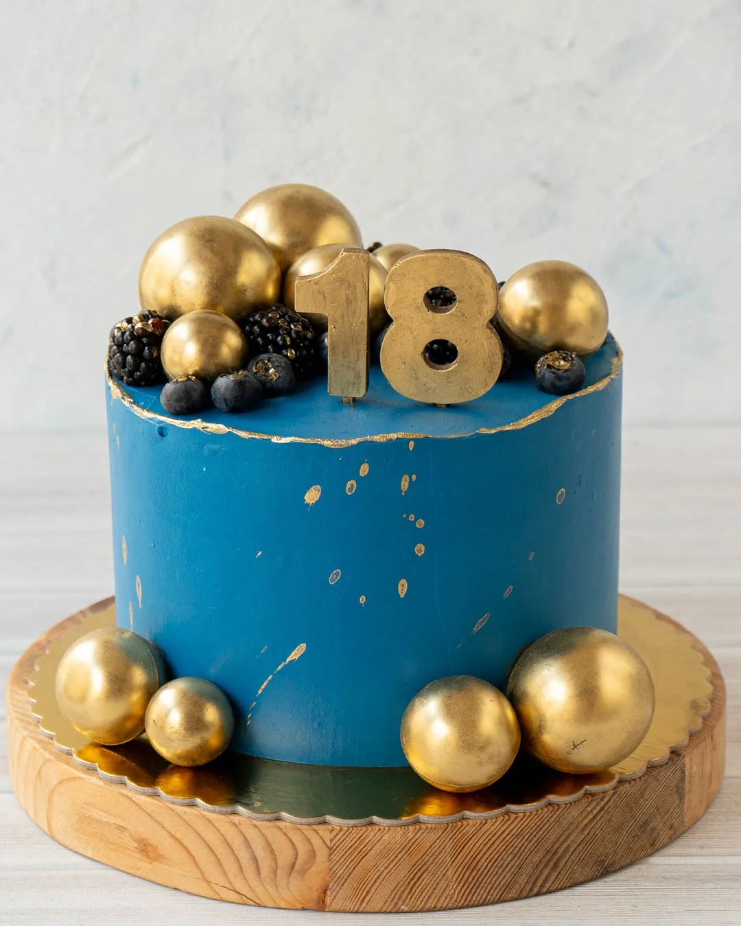 18 let, nový začátek – a co by to bylo za oslavu bez pořádného dortu?