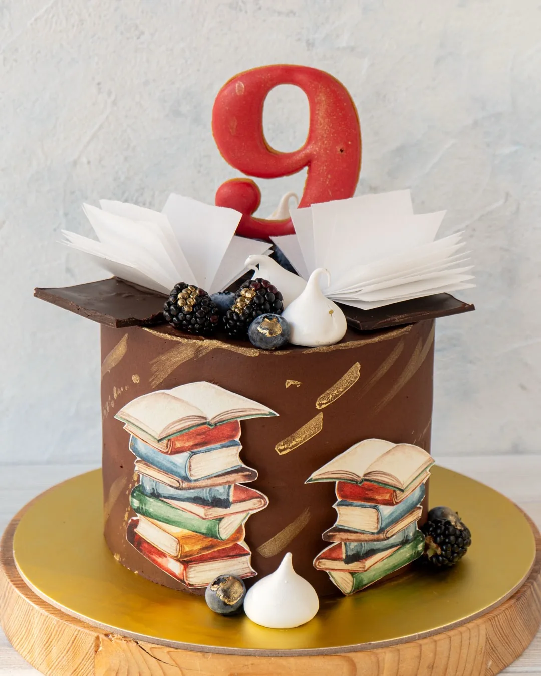 Neděle je ideální den na chvíli klidu, dobrou kávu… a sladký příběh. 📚🍰