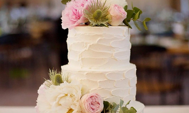 Třípatrový svatební dort